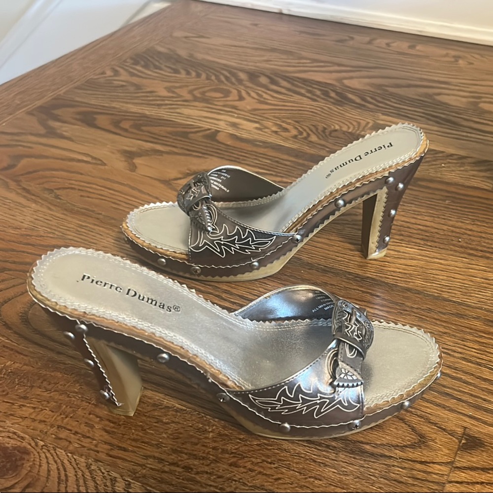 Pierre Dumas Silver Mules with Wedge Heel and Decorative Strap - Picture 4 of 9
